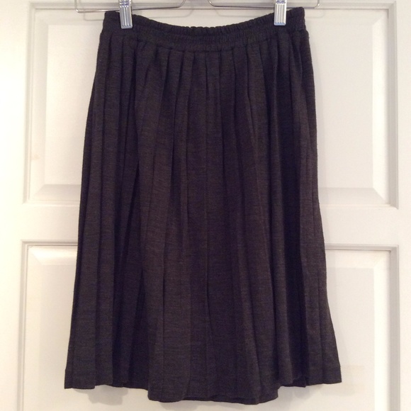 Pleated skirt - Picture 1 of 3